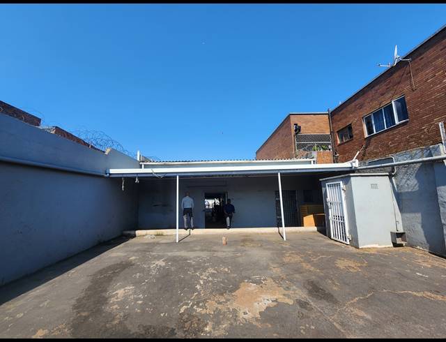 227M² BUSINESS FOR SALE IN CLAIRWOOD